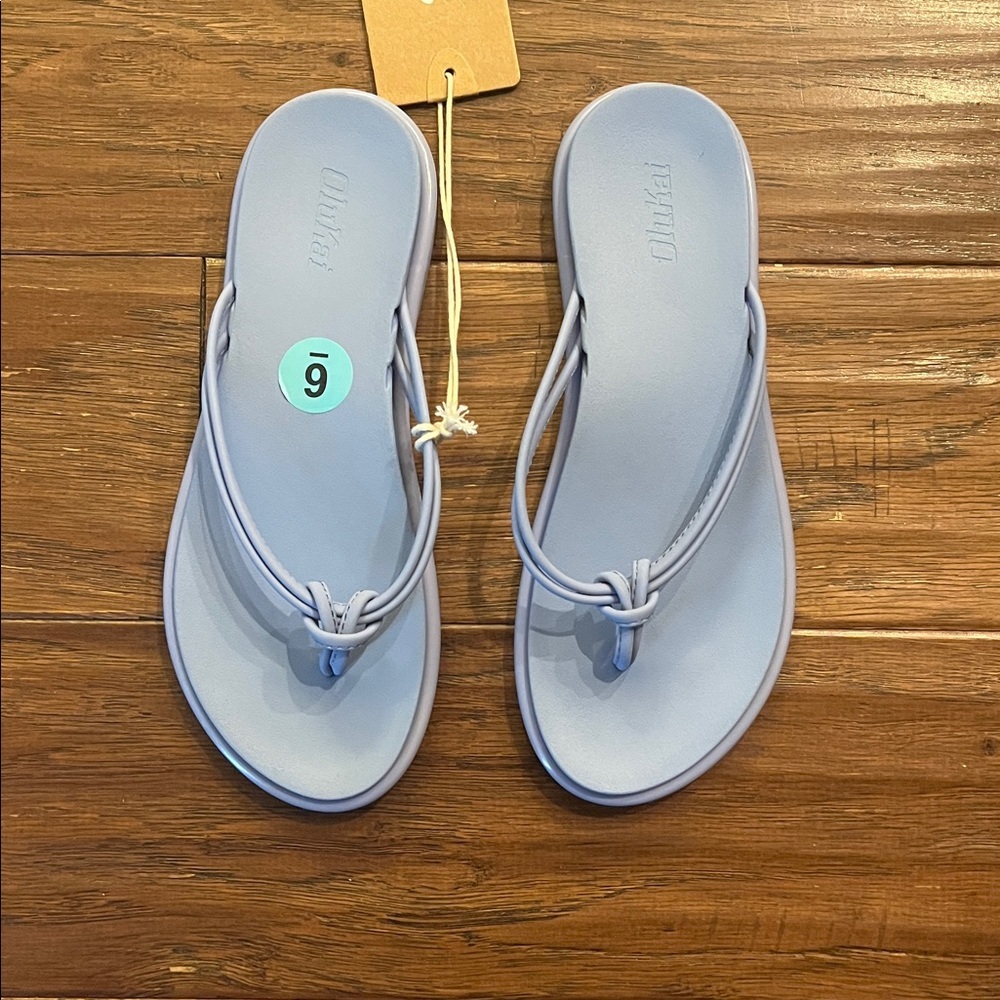 OluKai ‘AKA Sandals in Cloud Blue Size 6